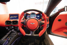 Aston Martin V12 Vantage full