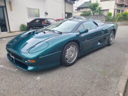 Jaguar XJ220