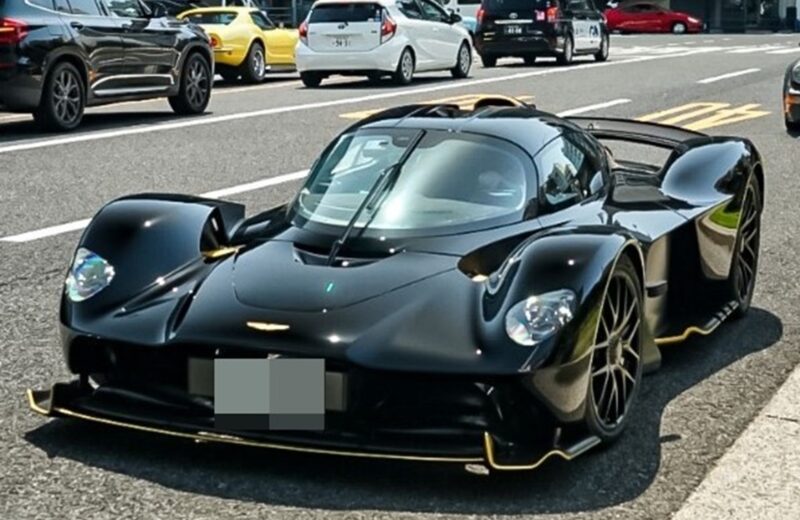 F1 machine running on public roads – Aston Martin Valkyrie, to its uncharted territory.