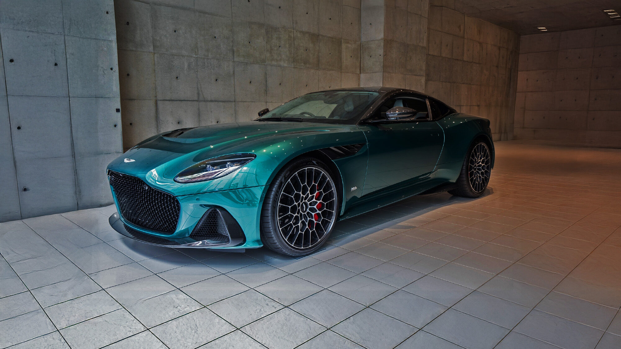 Aston Martin DBS770 Ultimate 2024