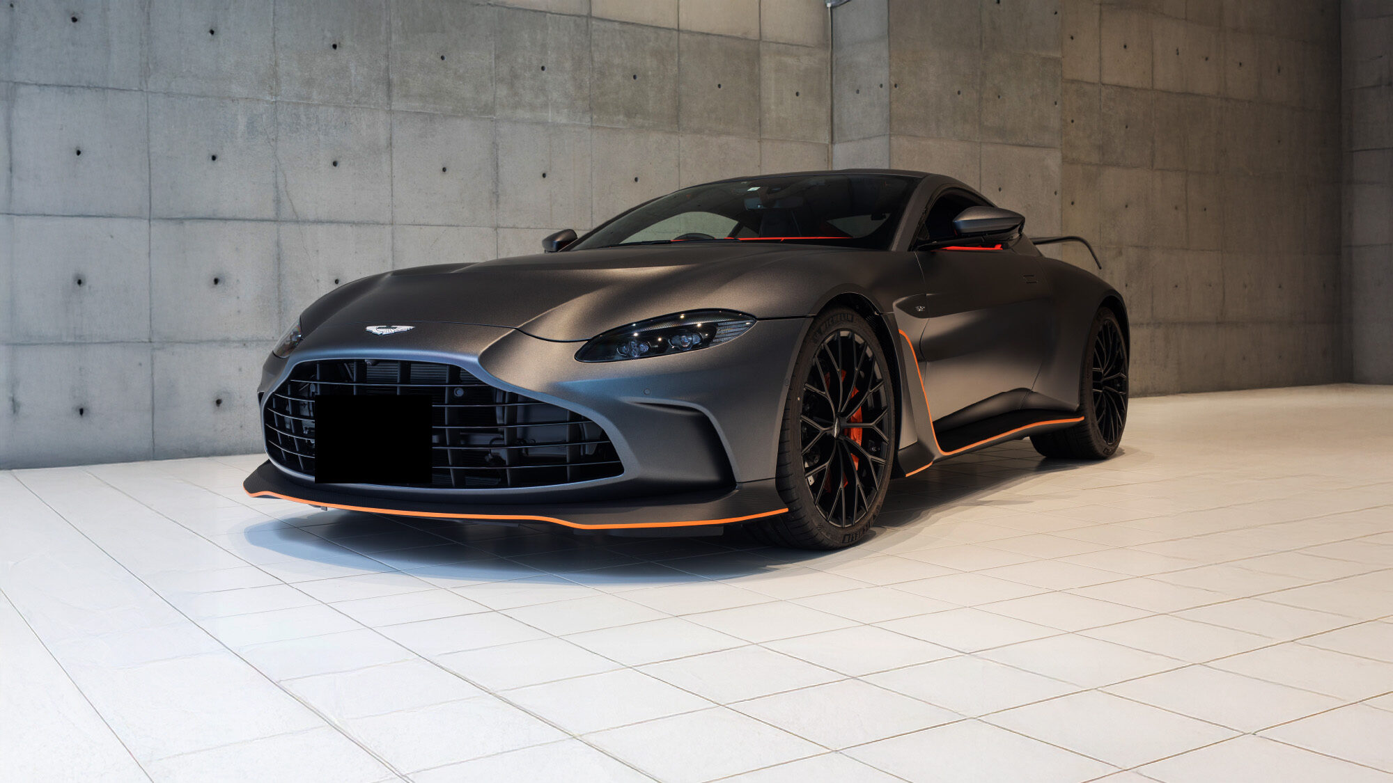 Aston Martin V12 Vantage 2023