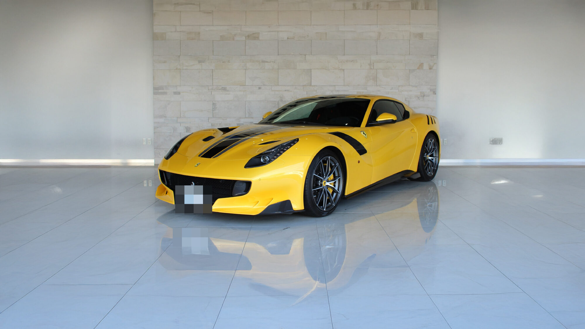 Ferrari F12 tdf 2017 744km