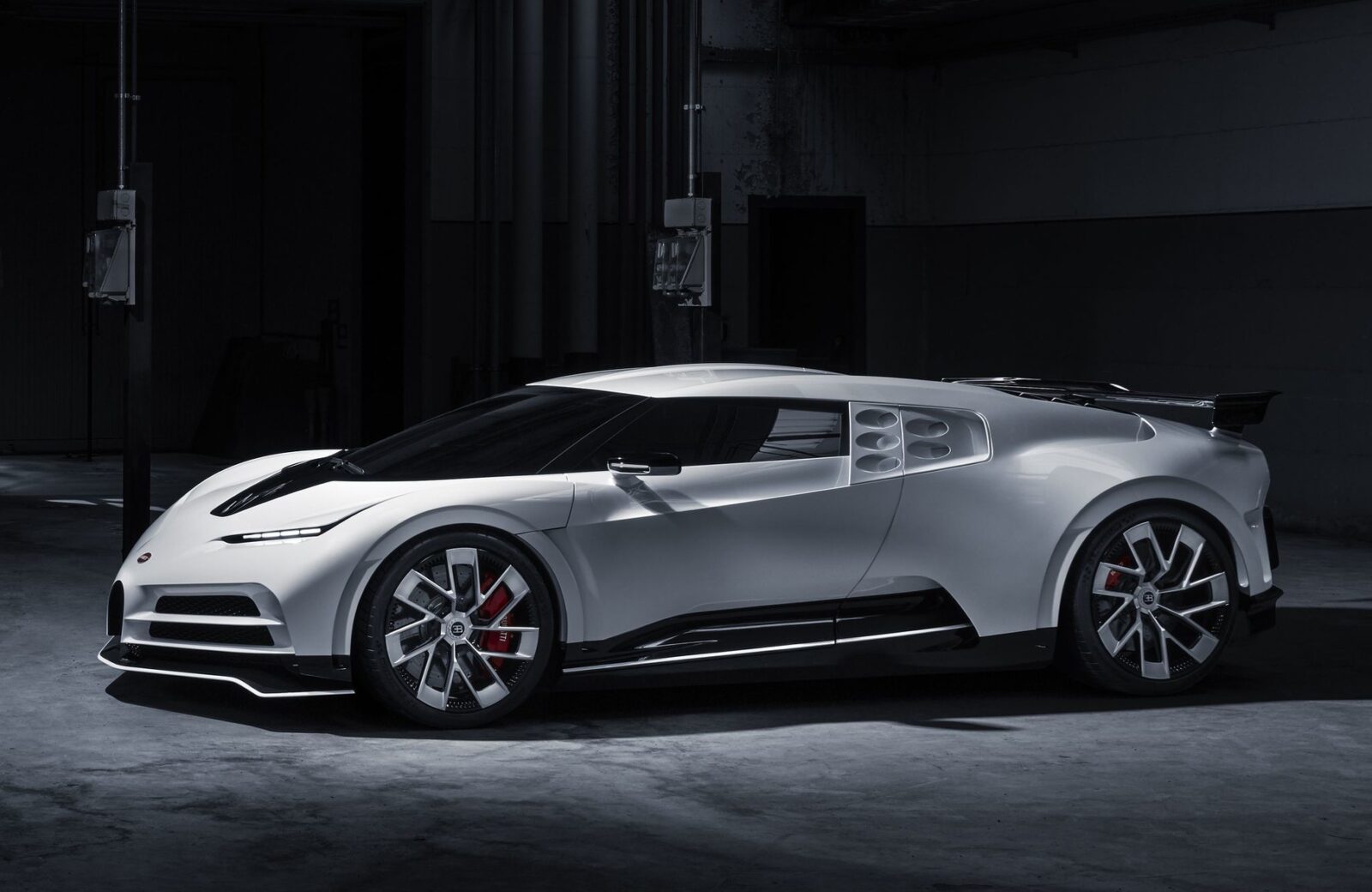 Bugatti Centodieci – 世界限定10台、ブガッティ110年の集大成がここに