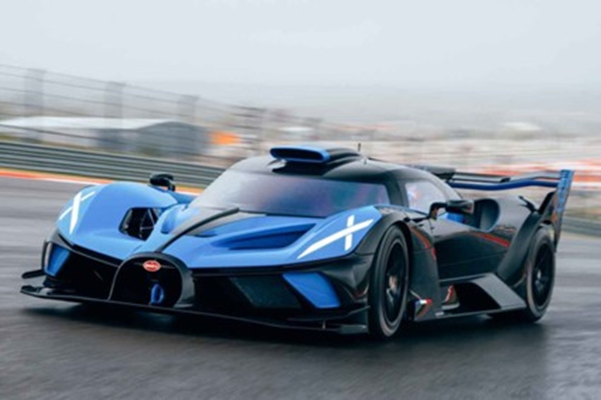 世界40台限定のブガッティ「ボライド」がサーキットを全開走行！