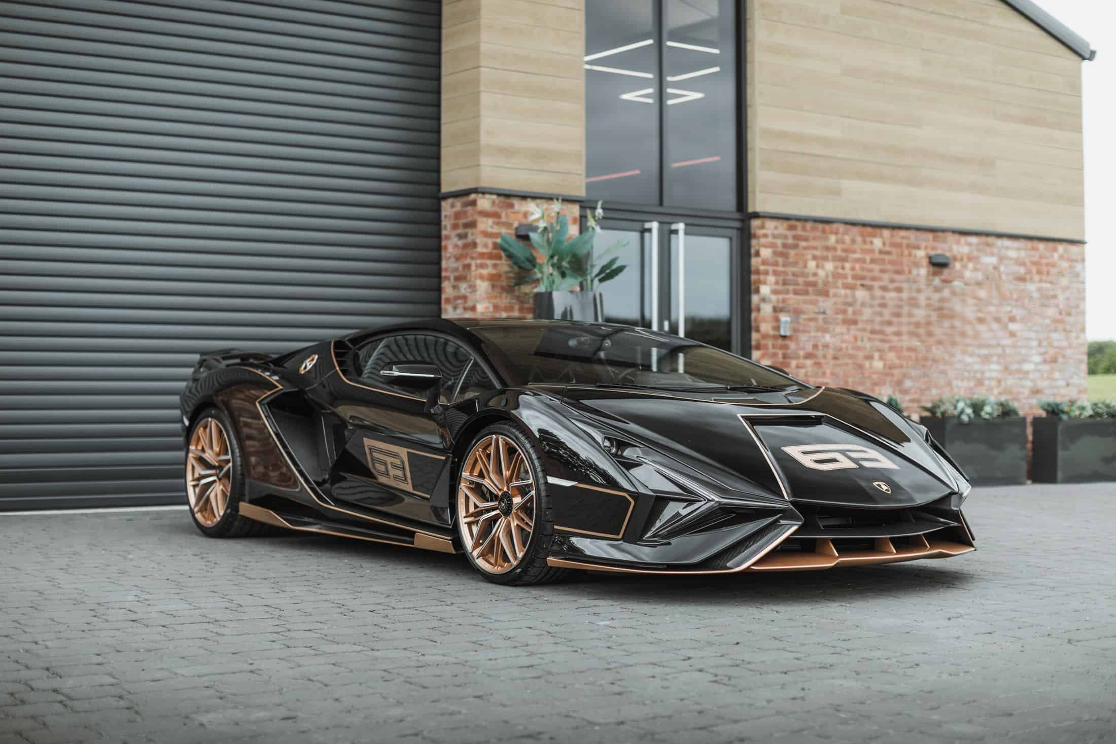 Lamborghini Sián FKP 37 – A Hybrid Supercar that Forges the Future