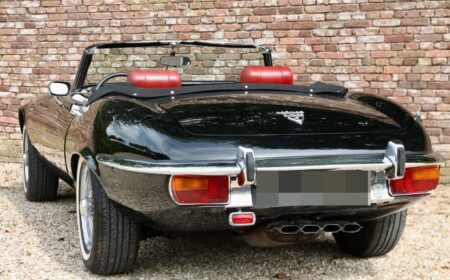 ジャガー E-タイプ V12 ロードスター 1974 29,084km