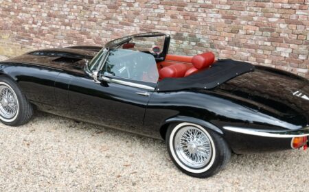 ジャガー E-タイプ V12 ロードスター 1974 29,084km