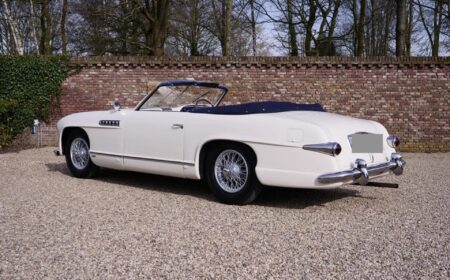 デラヘイ 235 コンバーチブル by アンテム 53,213km 1952