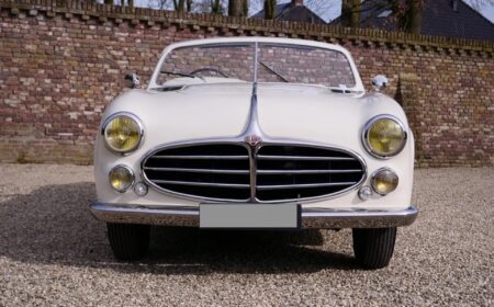 デラヘイ 235 コンバーチブル by アンテム 53,213km 1952