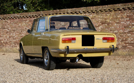 アルファロメオ 2000 ベルリーナ 1974 54,995km