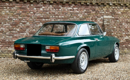 アルファロメオ 2000 GTV ベルトーネ 1973 7,888km