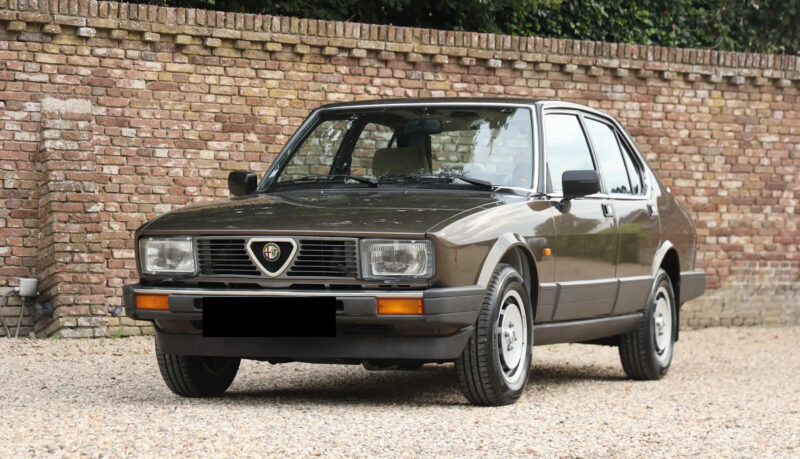 アルファロメオ アルフェッタ 2.0 1984 51,817km