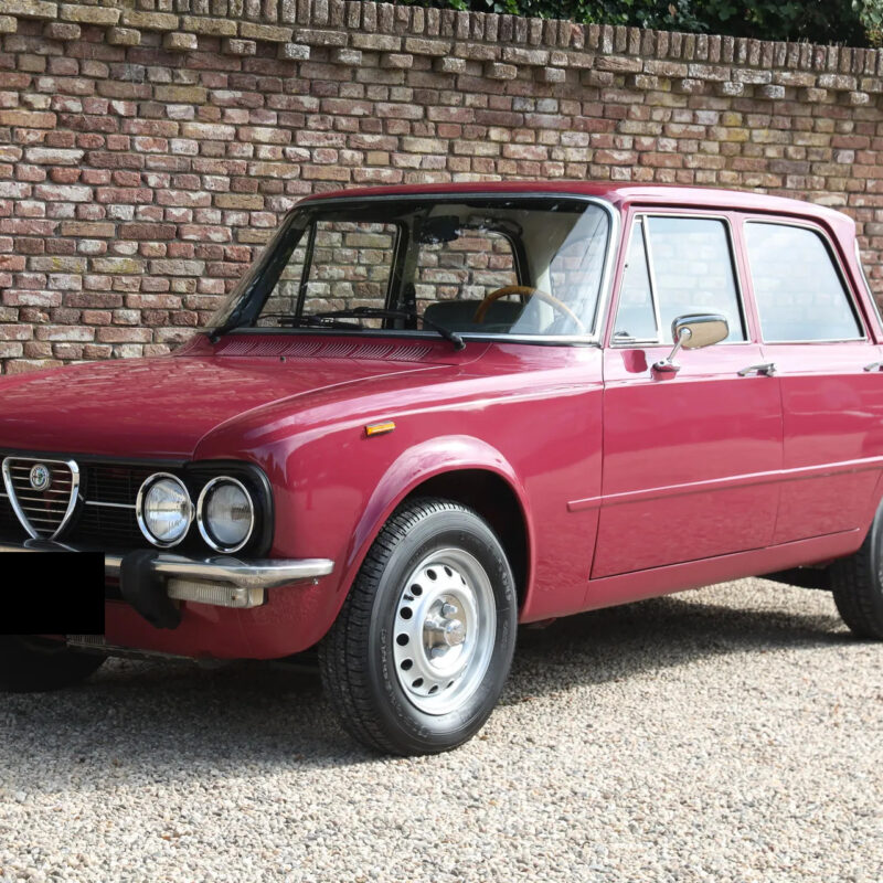 アルファロメオ ジュリア 1300 ヌオーヴァ スーパー 1975 11,933km