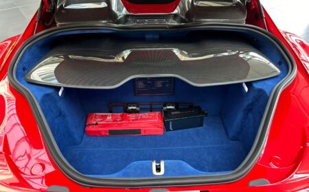 フェラーリ 812 コンペティチオーネ アペルタ ２台