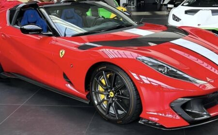 フェラーリ 812 コンペティチオーネ アペルタ ２台