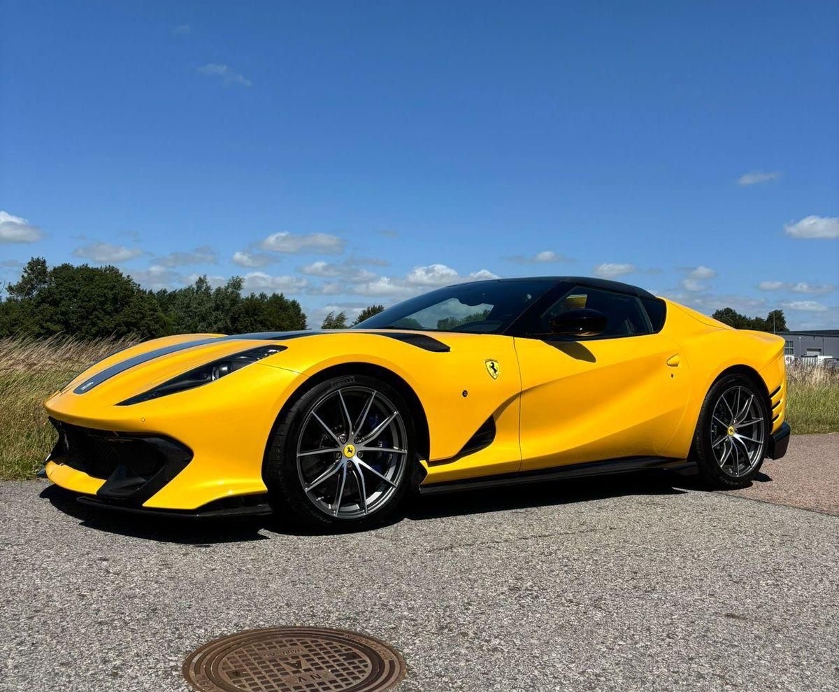 フェラーリ 812 コンペティチオーネ アペルタ 2台 | スーパーカー