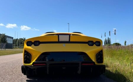 フェラーリ 812 コンペティチオーネ アペルタ ２台