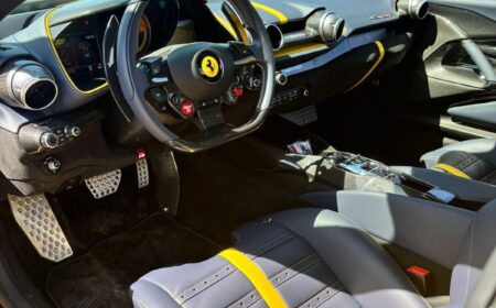 フェラーリ 812 コンペティチオーネ アペルタ ２台