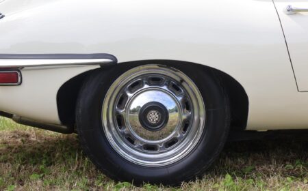 Jaguar E-Type Series 2 FHC 1969