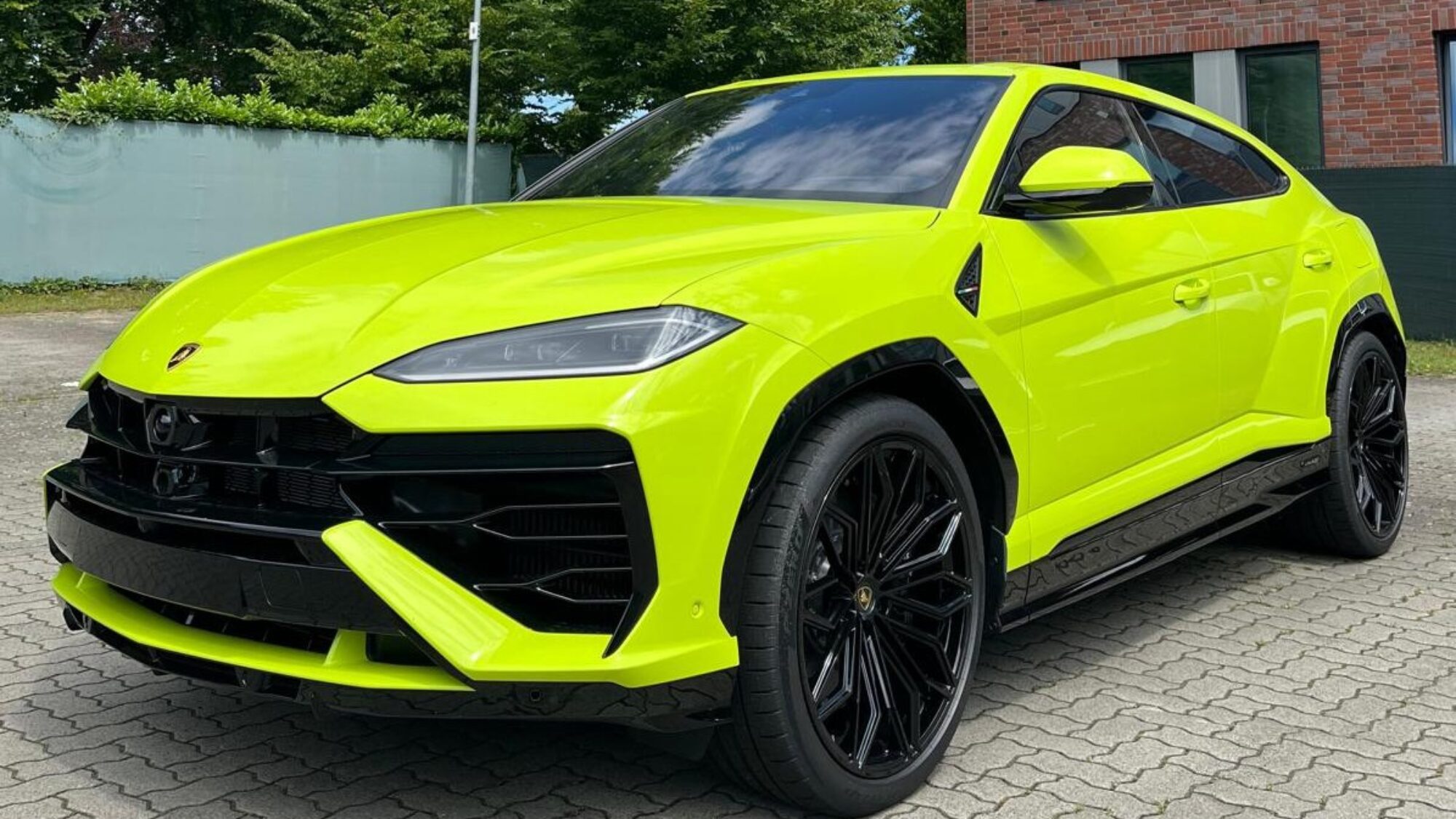 ランボルギーニ ウルス SE 2025