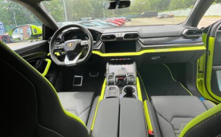 ランボルギーニ ウルス SE 2025