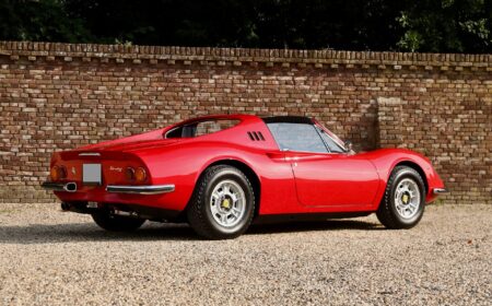 フェラーリ 246 GTS ディーノ 67,378km 1974