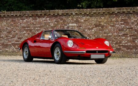 フェラーリ 246 GTS ディーノ 67,378km 1974