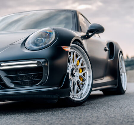 スレートグレーとチョークの調和