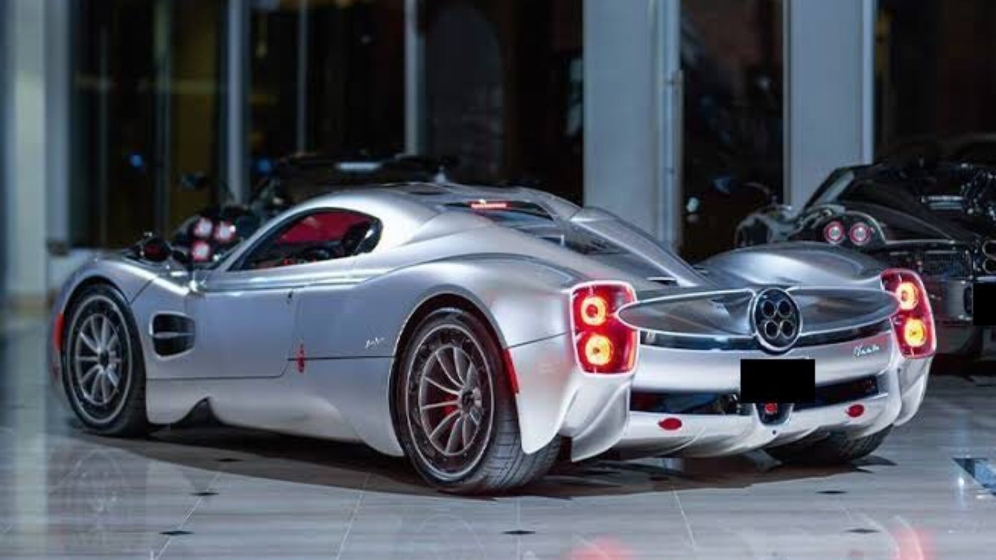 パガーニ ウトピア 2024 デリバリーマイル 新車