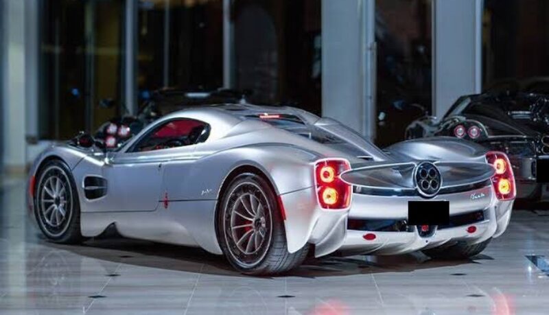 パガーニ ウトピア 2024 デリバリーマイル 新車