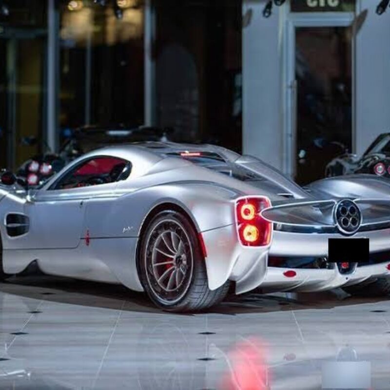 パガーニ ウトピア 2024 デリバリーマイル 新車