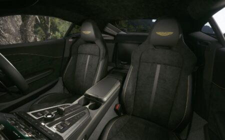 アストン･マーティン ヴァンテージ クーペ 右ハンドル 新車 デリバリーマイレージ