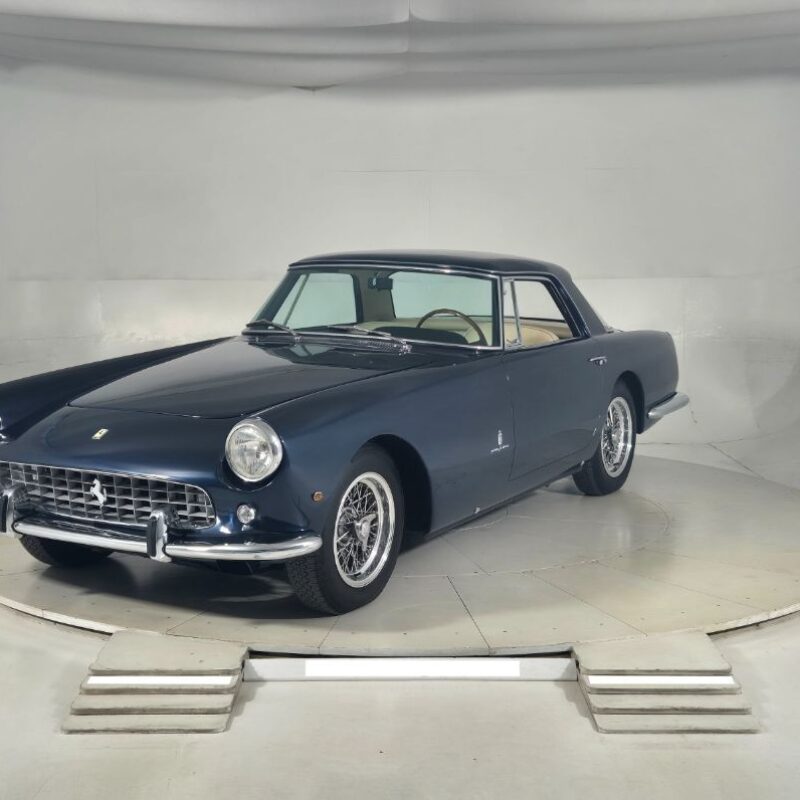エレガントなフェラーリ 250 GT S2 クーペ 1963