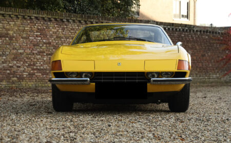 フェラーリ 365 GTB/4 デイトナ 1973 9,212km