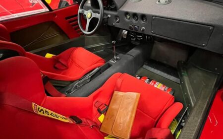 フェラーリ F40 レキサンウィンドウ 1989 25,500km