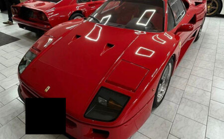フェラーリ F40 レキサンウィンドウ 1989 25,500km
