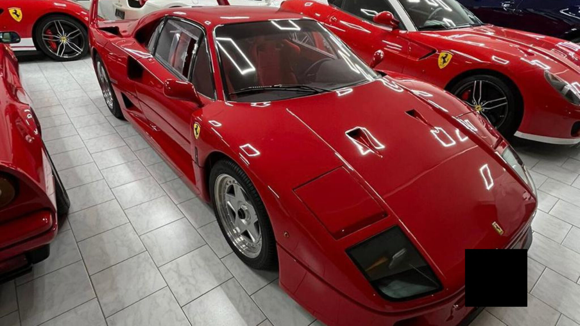フェラーリ F40 レキサンウィンドウ 1989 25,500km