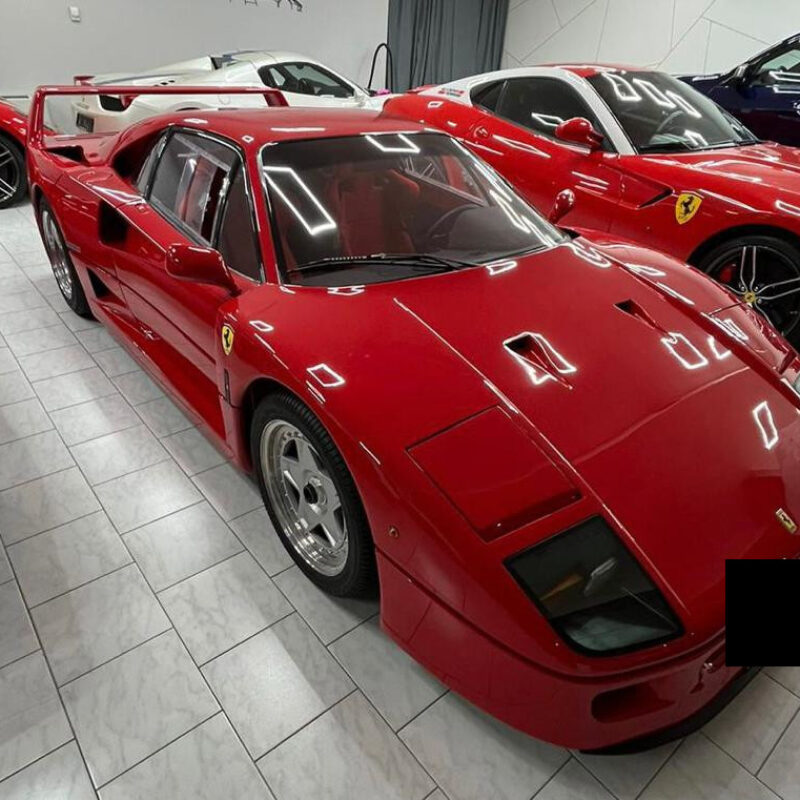 フェラーリ F40 レキサンウィンドウ 1989 25,500km