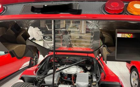 フェラーリ F40 レキサンウィンドウ 1989 25,500km