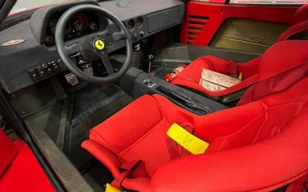 フェラーリ F40 レキサンウィンドウ 1989 25,500km