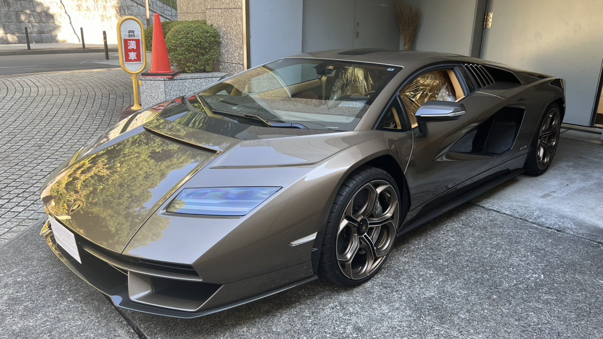 Lamborghini Countach LPI 800-4 2022 350km