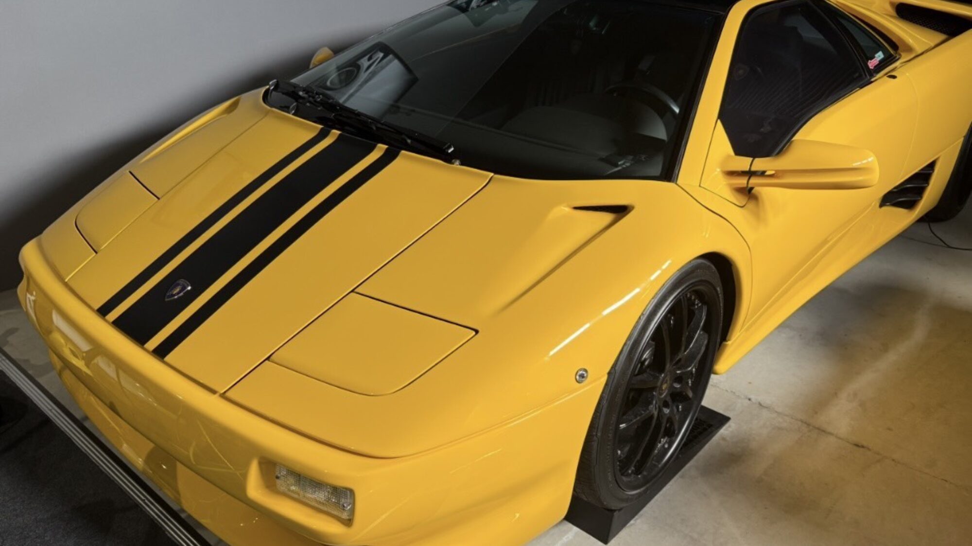 Lamborghini Diablo VT Yellow 1993 28,000km