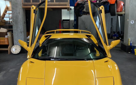 Lamborghini Diablo VT Yellow 1993 28,000km