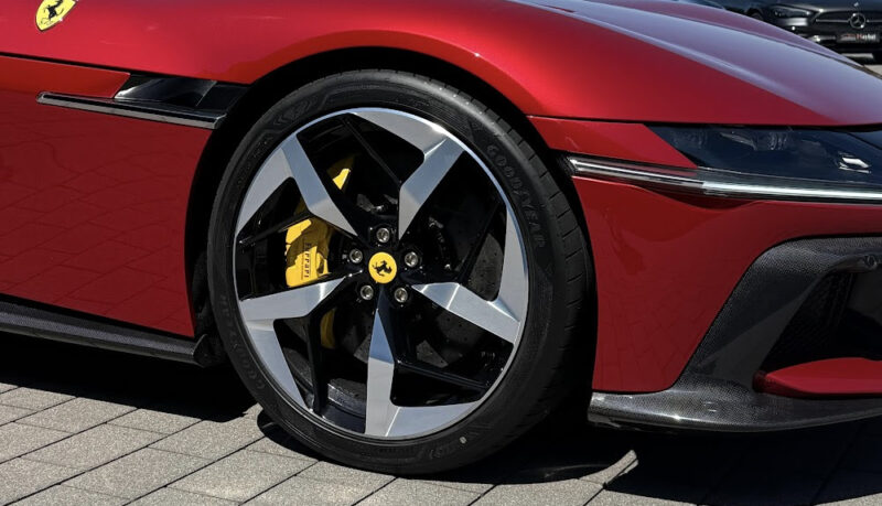 フェラーリ 12チリンドリ 2025 新車