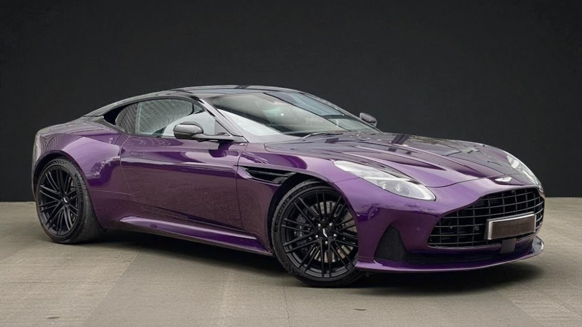 アストン･マーティン DB12 2025 1,600km