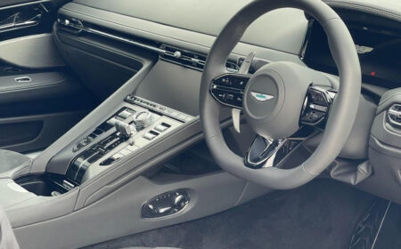 アストン･マーティン DB12 2025 1,600km