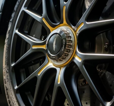 11,100回転の衝撃、V12ハイブリッドの咆哮