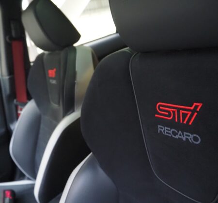 A Jet-Black Cockpit to Ignite the Driver’s Soul.