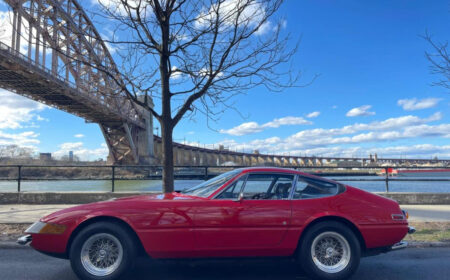 フェラーリ 365 GTB/4 デイトナ 1972 30,000マイル