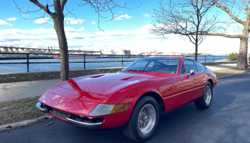 フェラーリ 365 GTB/4 デイトナ 1972 30,000マイル